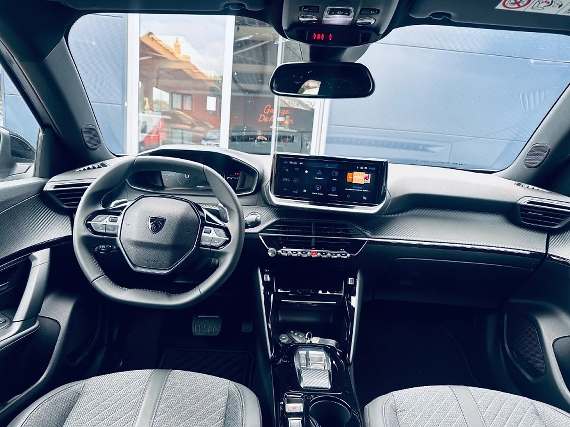 Peugeot 2008 Allure Mild Hybrid, foto 13